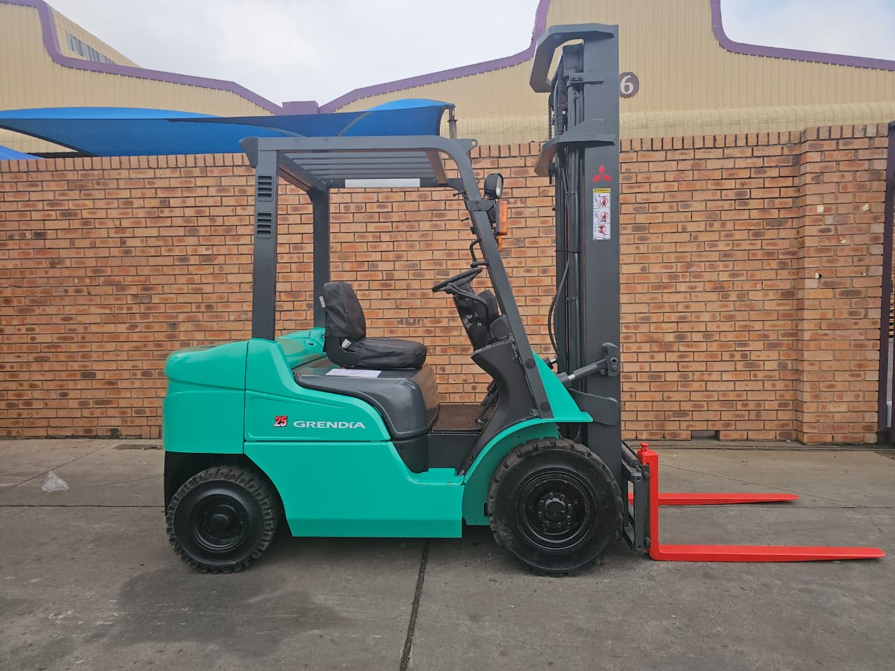 Forklift 33
